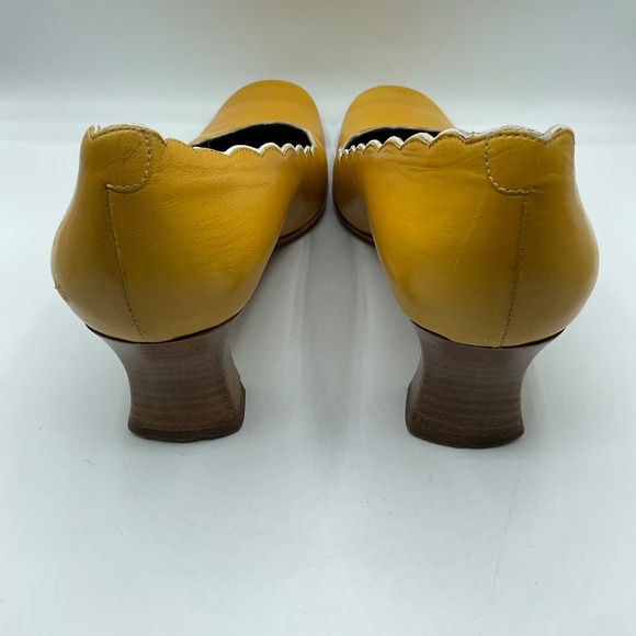 Vintage Paloma Barcelona Mustard Yellow Leather Scalloped Edge Pumps Size 6 - Picture 3 of 7